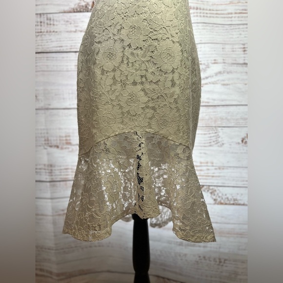 Guess White Sheath Dress Sweetheart Neckline Spaghetti Strap - Picture 5 of 8